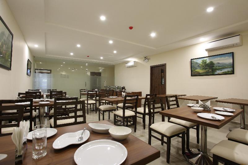 Ocean Suites Hotel Mumbai Exterior foto